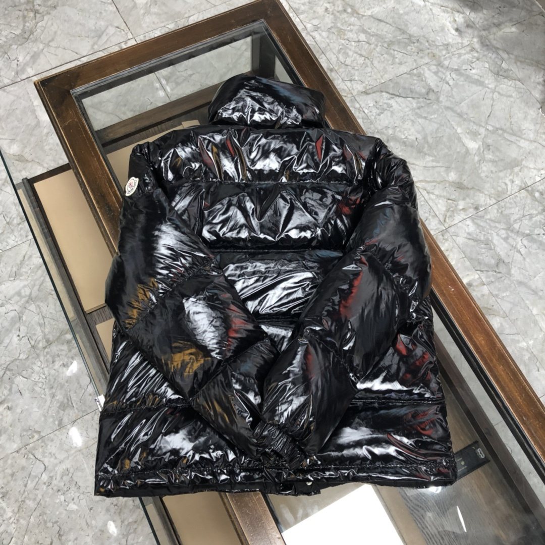 Moncler Women's Glossy Stand-Collar Short Puffer Coat